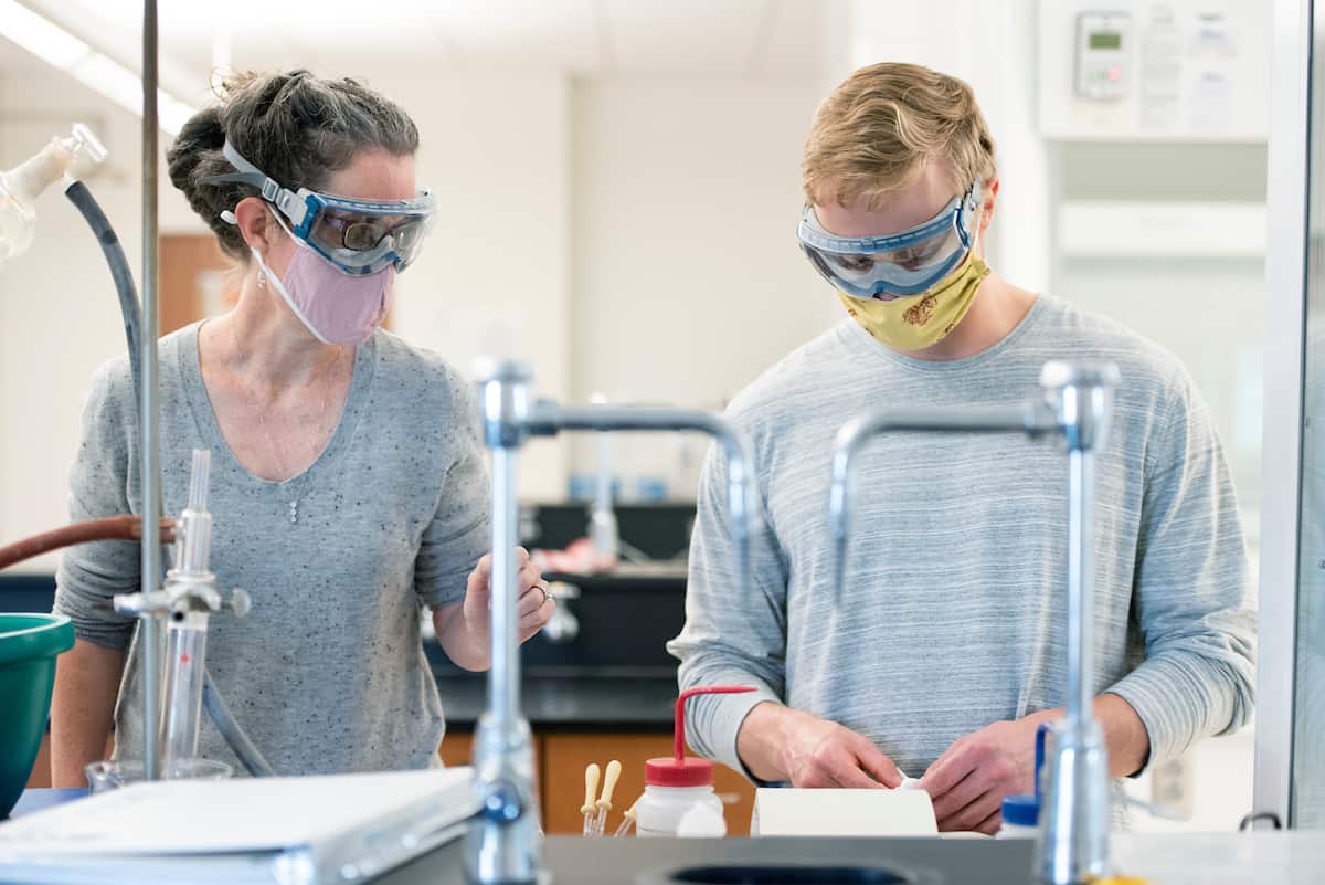 Jen Bayline teaches a chemistry lab for both remote and in-person students