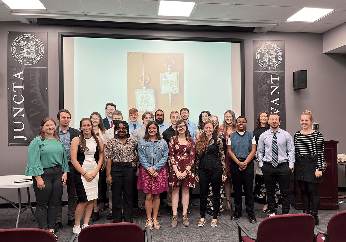 W&J's 2022 Phi Beta Kappa inductees pose for a group photo in the Media Room following the induction ceremony.