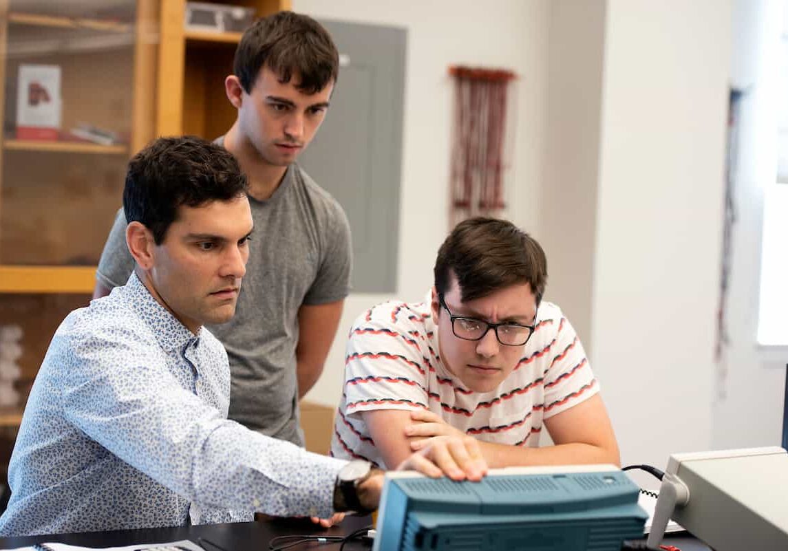 Students work in the physics lab with professor Mike McCracken in Swanson Science Center September 26, 2018.