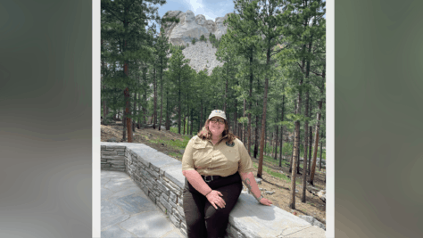 Sarah Byrne poses in front of Mount Rushmore.